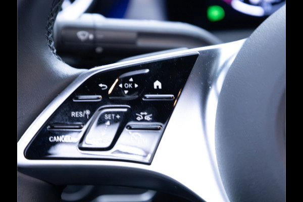Mercedes-Benz CLA-Klasse 180 Star Edition Luxury Line Night facelift | Panoramadak | Stoelverwarming | Camera | Sfeerverlichting | Comfortstoel | Draadloze tel. lader | Licht en zicht pakket | Keyless entry, Keyless start