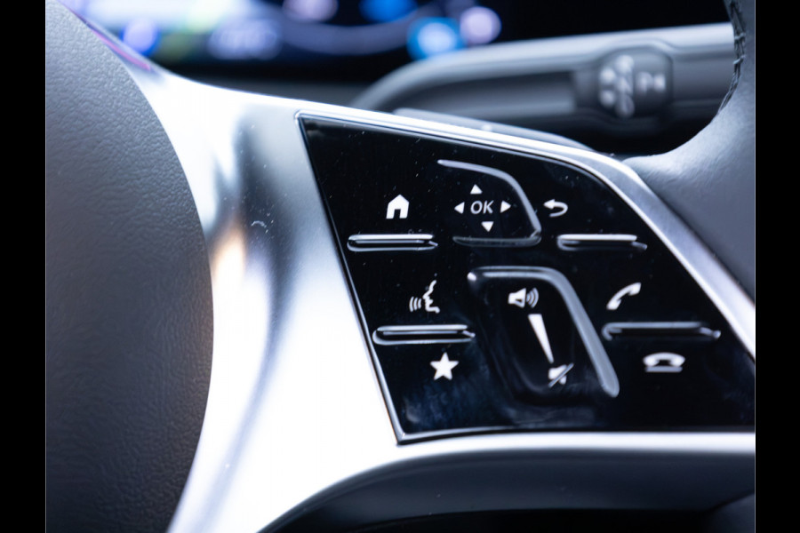 Mercedes-Benz CLA-Klasse 180 Star Edition Luxury Line Night facelift | Panoramadak | Stoelverwarming | Camera | Sfeerverlichting | Comfortstoel | Draadloze tel. lader | Licht en zicht pakket | Keyless entry, Keyless start