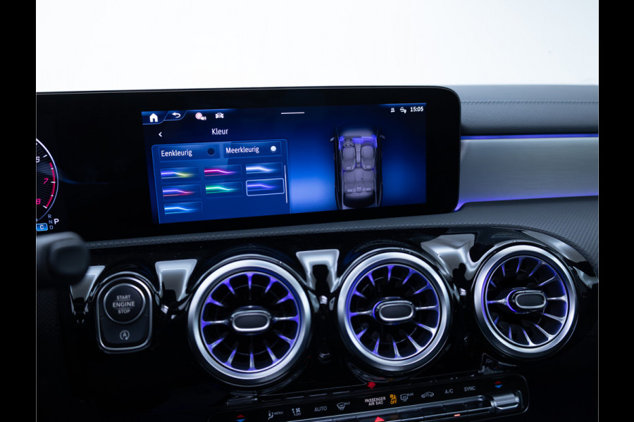 Mercedes-Benz CLA-Klasse 180 Star Edition Luxury Line Night facelift | Panoramadak | Stoelverwarming | Camera | Sfeerverlichting | Comfortstoel | Draadloze tel. lader | Licht en zicht pakket | Keyless entry, Keyless start