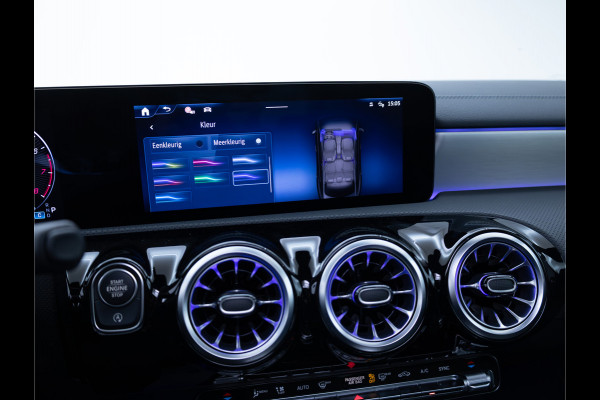 Mercedes-Benz CLA-Klasse 180 Star Edition Luxury Line Night facelift | Panoramadak | Stoelverwarming | Camera | Sfeerverlichting | Comfortstoel | Draadloze tel. lader | Licht en zicht pakket | Keyless entry, Keyless start