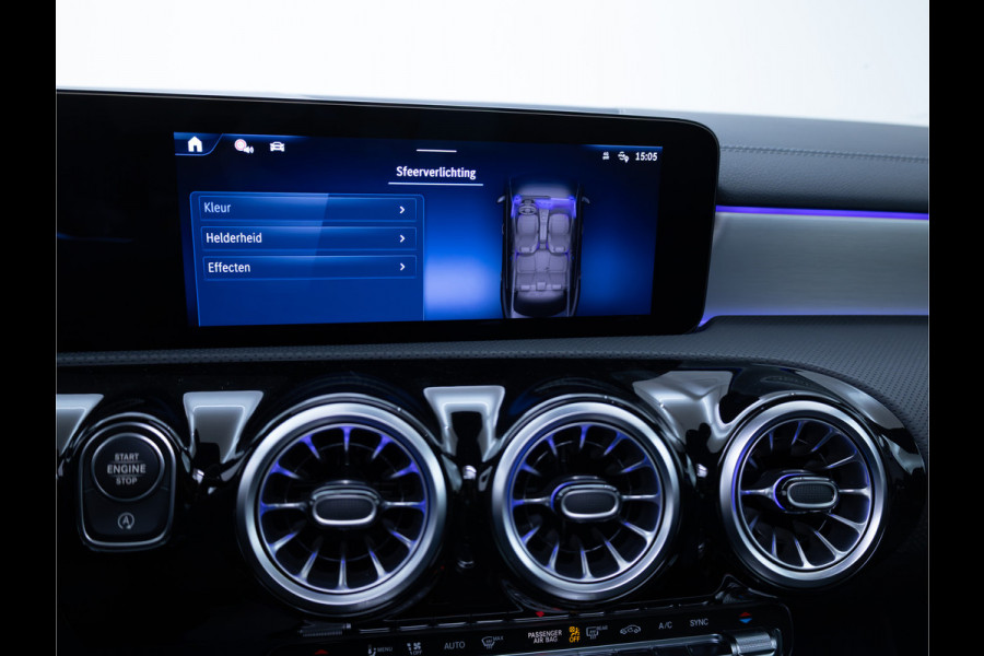 Mercedes-Benz CLA-Klasse 180 Star Edition Luxury Line Night facelift | Panoramadak | Stoelverwarming | Camera | Sfeerverlichting | Comfortstoel | Draadloze tel. lader | Licht en zicht pakket | Keyless entry, Keyless start