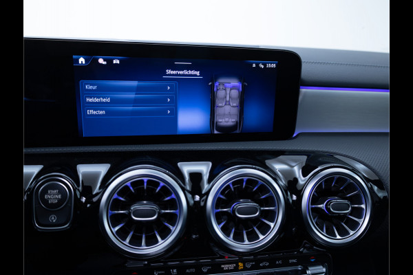 Mercedes-Benz CLA-Klasse 180 Star Edition Luxury Line Night facelift | Panoramadak | Stoelverwarming | Camera | Sfeerverlichting | Comfortstoel | Draadloze tel. lader | Licht en zicht pakket | Keyless entry, Keyless start