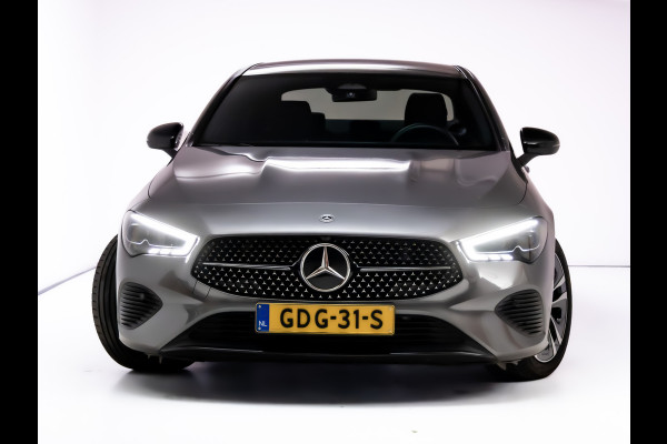 Mercedes-Benz CLA-Klasse 180 Star Edition Luxury Line Night facelift | Panoramadak | Stoelverwarming | Camera | Sfeerverlichting | Comfortstoel | Draadloze tel. lader | Licht en zicht pakket | Keyless entry, Keyless start