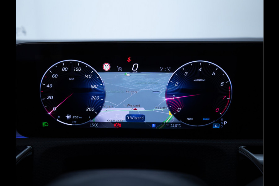 Mercedes-Benz CLA-Klasse 180 Star Edition Luxury Line Night facelift | Panoramadak | Stoelverwarming | Camera | Sfeerverlichting | Comfortstoel | Draadloze tel. lader | Licht en zicht pakket | Keyless entry, Keyless start