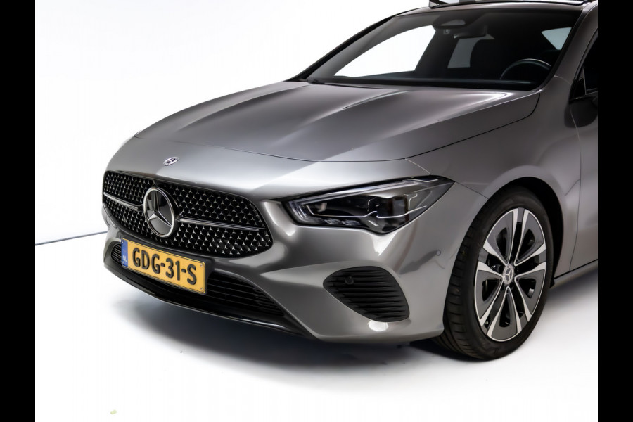 Mercedes-Benz CLA-Klasse 180 Star Edition Luxury Line Night facelift | Panoramadak | Stoelverwarming | Camera | Sfeerverlichting | Comfortstoel | Draadloze tel. lader | Licht en zicht pakket | Keyless entry, Keyless start