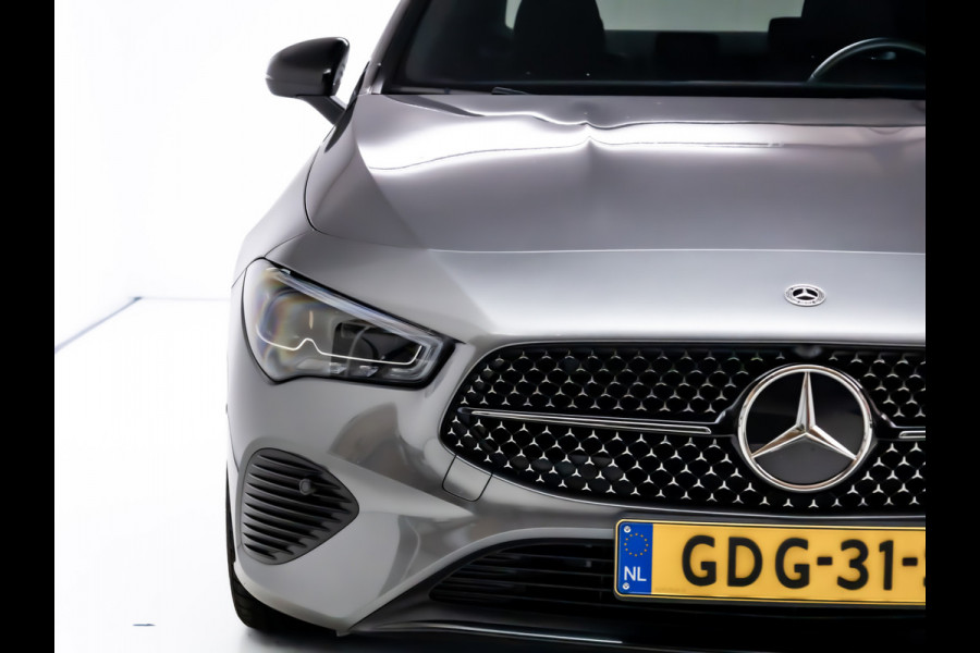 Mercedes-Benz CLA-Klasse 180 Star Edition Luxury Line Night facelift | Panoramadak | Stoelverwarming | Camera | Sfeerverlichting | Comfortstoel | Draadloze tel. lader | Licht en zicht pakket | Keyless entry, Keyless start