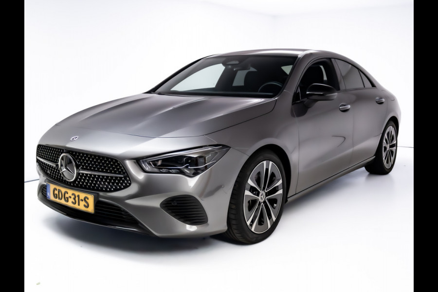 Mercedes-Benz CLA-Klasse 180 Star Edition Luxury Line Night facelift | Panoramadak | Stoelverwarming | Camera | Sfeerverlichting | Comfortstoel | Draadloze tel. lader | Licht en zicht pakket | Keyless entry, Keyless start