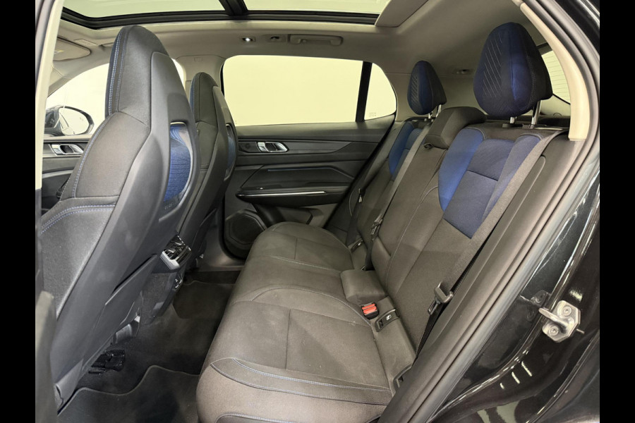 Lynk & Co 01 1.5 PHEV Automaat Panoramadak Virtual Cockpit Adaptieve Cruise Control Full Led 20" Licht Metalen velgen Parkeersensoren voor&achter + Camera