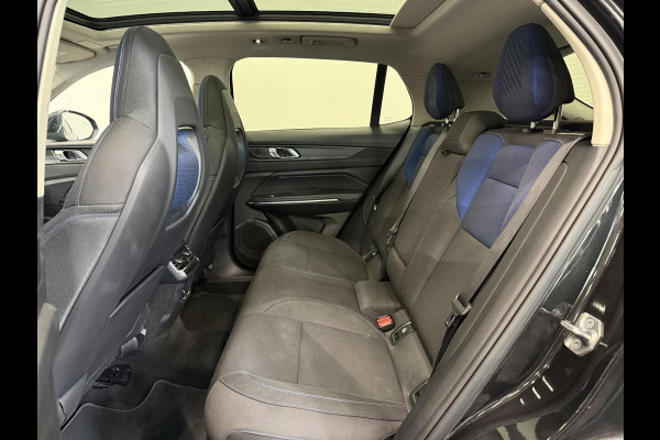 Lynk & Co 01 1.5 PHEV Automaat Panoramadak Virtual Cockpit Adaptieve Cruise Control Full Led 20" Licht Metalen velgen Parkeersensoren voor&achter + Camera