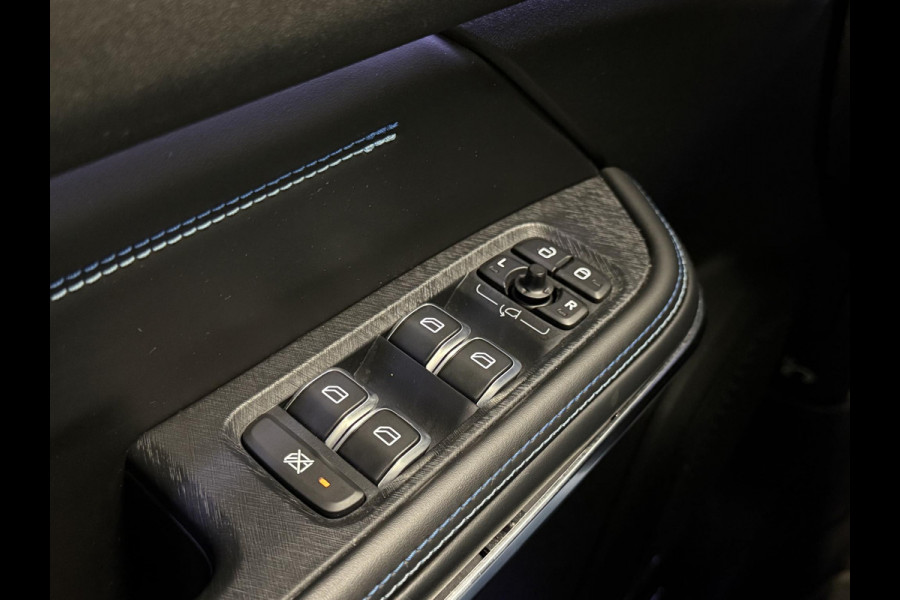 Lynk & Co 01 1.5 PHEV Automaat Panoramadak Virtual Cockpit Adaptieve Cruise Control Full Led 20" Licht Metalen velgen Parkeersensoren voor&achter + Camera