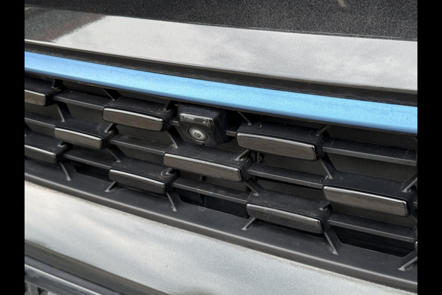 Lynk & Co 01 1.5 PHEV Automaat Panoramadak Virtual Cockpit Adaptieve Cruise Control Full Led 20" Licht Metalen velgen Parkeersensoren voor&achter + Camera