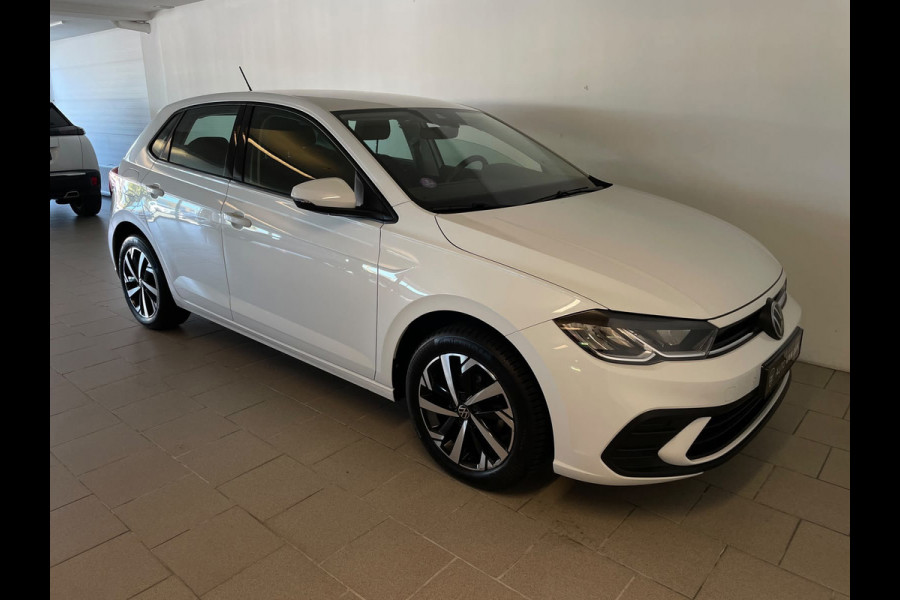 Volkswagen Polo 1.0 TSI Life Business TREKHAAK CLIMA MULTIMEDIA CRUISE PARKEERSENSOREN APPLE CARPLAY STOELVERWARMING PRIVACY GLAS