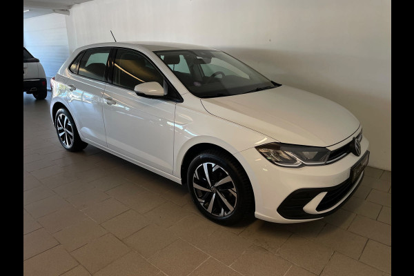 Volkswagen Polo 1.0 TSI Life Business TREKHAAK CLIMA MULTIMEDIA CRUISE PARKEERSENSOREN APPLE CARPLAY STOELVERWARMING PRIVACY GLAS