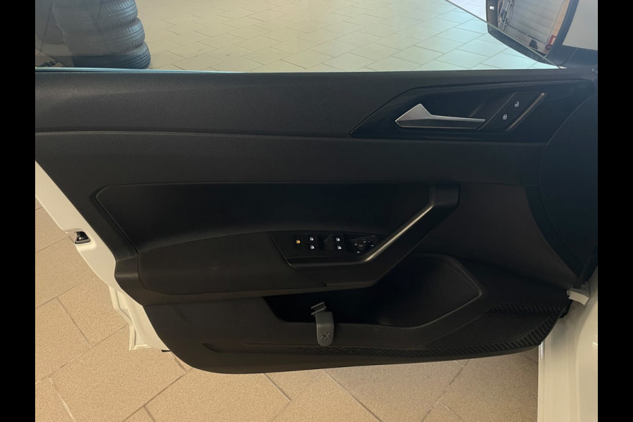 Volkswagen Polo 1.0 TSI Life Business TREKHAAK CLIMA MULTIMEDIA CRUISE PARKEERSENSOREN APPLE CARPLAY STOELVERWARMING PRIVACY GLAS