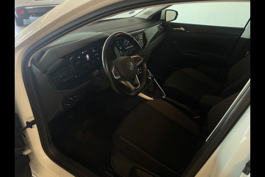 Volkswagen Polo 1.0 TSI Life Business TREKHAAK CLIMA MULTIMEDIA CRUISE PARKEERSENSOREN APPLE CARPLAY STOELVERWARMING PRIVACY GLAS