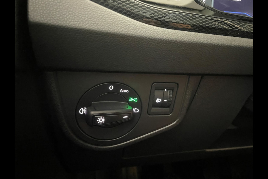 Volkswagen Polo 1.0 TSI Life Business TREKHAAK CLIMA MULTIMEDIA CRUISE PARKEERSENSOREN APPLE CARPLAY STOELVERWARMING PRIVACY GLAS
