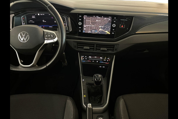 Volkswagen Polo 1.0 TSI Life Business TREKHAAK CLIMA MULTIMEDIA CRUISE PARKEERSENSOREN APPLE CARPLAY STOELVERWARMING PRIVACY GLAS