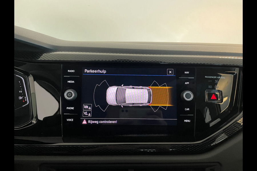 Volkswagen Polo 1.0 TSI Life Business TREKHAAK CLIMA MULTIMEDIA CRUISE PARKEERSENSOREN APPLE CARPLAY STOELVERWARMING PRIVACY GLAS
