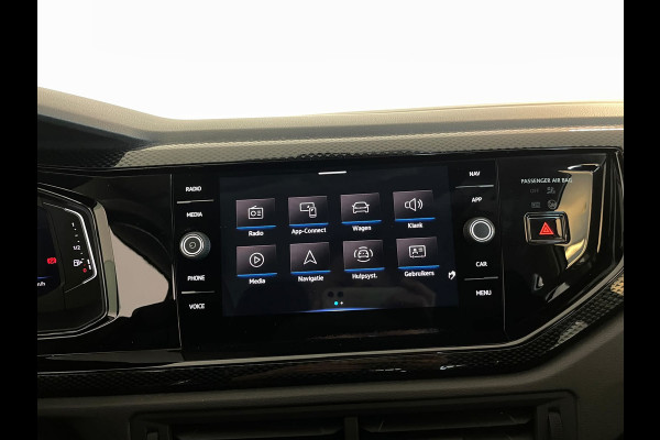 Volkswagen Polo 1.0 TSI Life Business TREKHAAK CLIMA MULTIMEDIA CRUISE PARKEERSENSOREN APPLE CARPLAY STOELVERWARMING PRIVACY GLAS