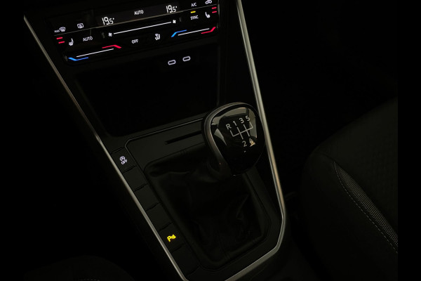Volkswagen Polo 1.0 TSI Life Business TREKHAAK CLIMA MULTIMEDIA CRUISE PARKEERSENSOREN APPLE CARPLAY STOELVERWARMING PRIVACY GLAS
