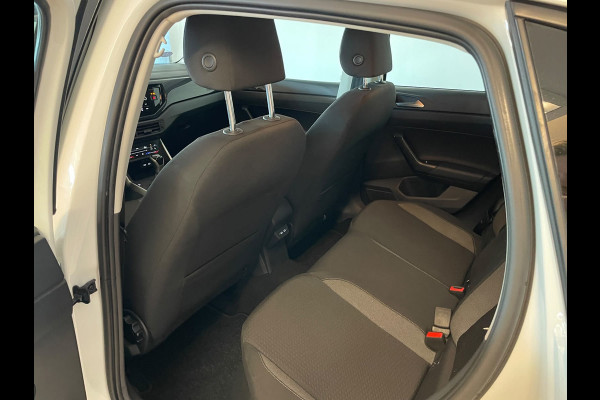 Volkswagen Polo 1.0 TSI Life Business TREKHAAK CLIMA MULTIMEDIA CRUISE PARKEERSENSOREN APPLE CARPLAY STOELVERWARMING PRIVACY GLAS