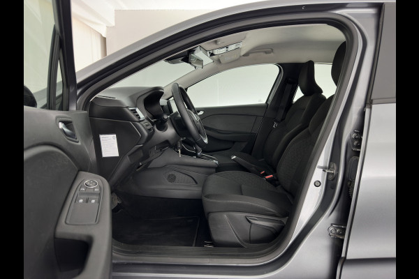 Renault Clio 1.6 E-Tech Hybrid 145 Equilibre (INCL.BTW) Aut. *FULL-LED | COMFORT-SEATS | CARPLAY | KEYLESS | DAB+ | ECC | PDC | CRUISE | TOWBAR*