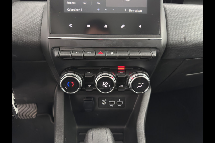 Renault Clio 1.6 E-Tech Hybrid 145 Equilibre (INCL.BTW) Aut. *FULL-LED | COMFORT-SEATS | CARPLAY | KEYLESS | DAB+ | ECC | PDC | CRUISE | TOWBAR*
