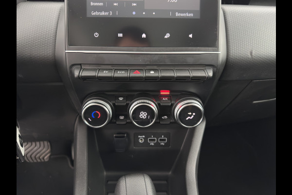 Renault Clio 1.6 E-Tech Hybrid 145 Equilibre (INCL.BTW) Aut. *FULL-LED | COMFORT-SEATS | CARPLAY | KEYLESS | DAB+ | ECC | PDC | CRUISE | TOWBAR*