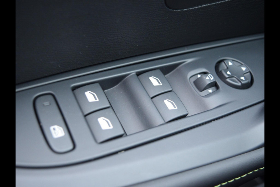 Peugeot 208 1.2 Hybrid 145 e-DCS6 GT l adaptief cruise control l navigatie l elektrisch verstelbare voorstoel(en) l 360 camera