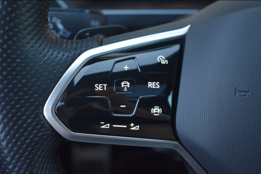Volkswagen Tiguan 1.5 TSI R-Line Black Style | IQ.LIGHT | DEALER OND. | PANODAK | ADAPTIEVE CRUISE CONTROLE
