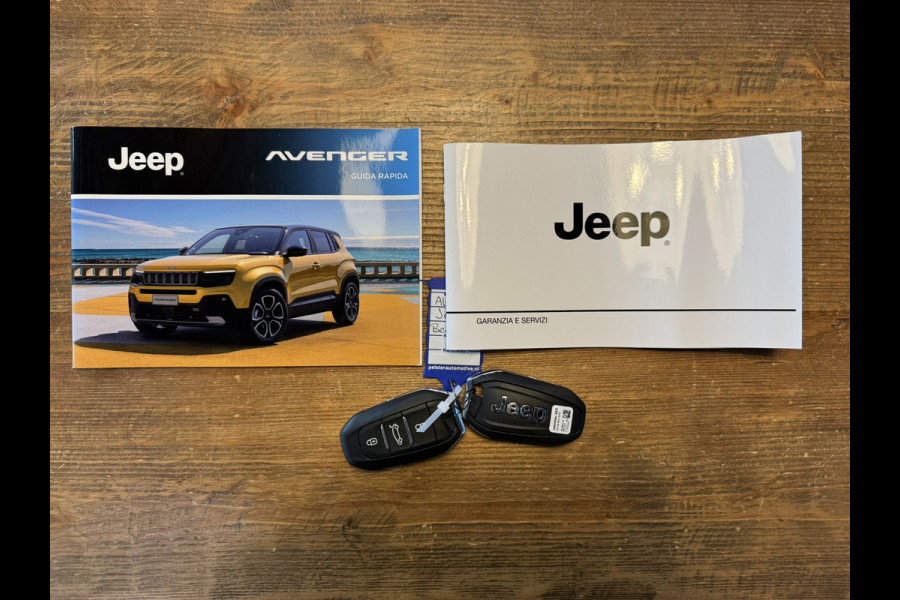 Jeep Avenger Summit 54 kWh Clima Camera Cruise Carplay PDC voor en achter Half Leder