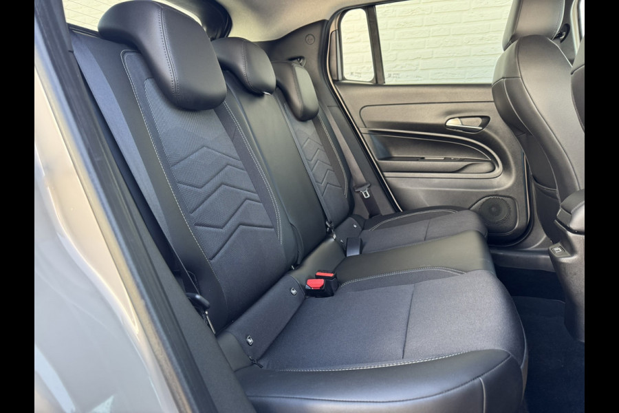 Jeep Avenger Summit 54 kWh Clima Camera Cruise Carplay PDC voor en achter Half Leder
