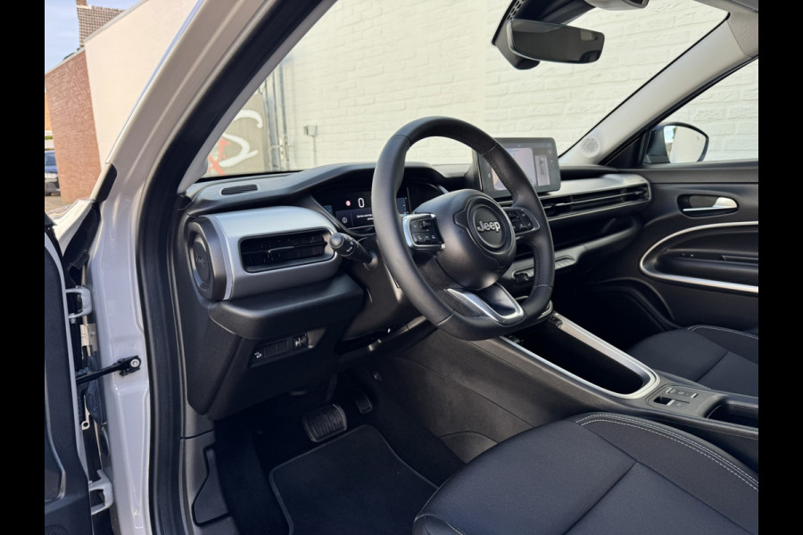 Jeep Avenger Summit 54 kWh Clima Camera Cruise Carplay PDC voor en achter Half Leder