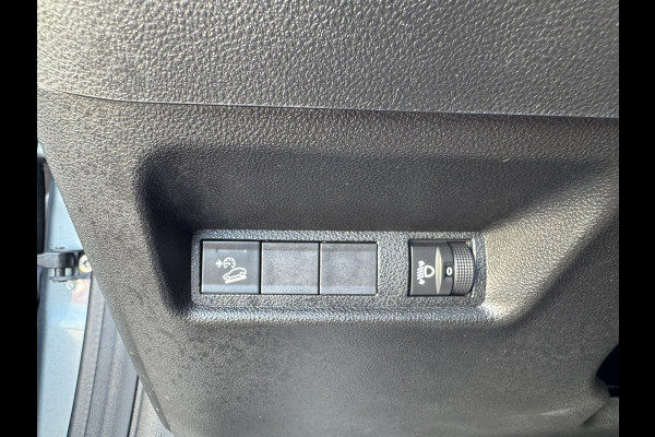 Jeep Avenger Summit 54 kWh Clima Camera Cruise Carplay PDC voor en achter Half Leder