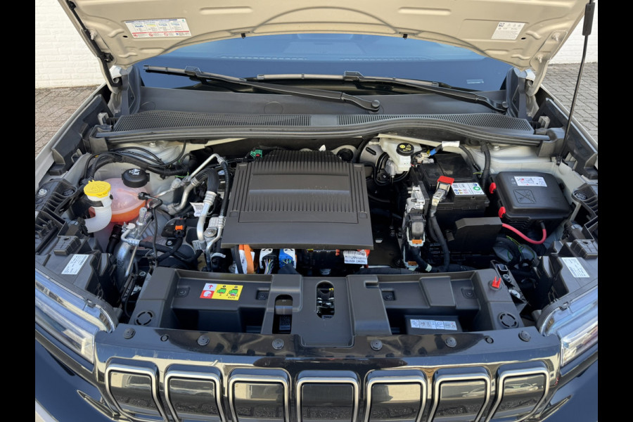 Jeep Avenger Summit 54 kWh Clima Camera Cruise Carplay PDC voor en achter Half Leder