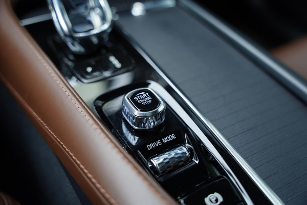 Volvo XC90 2.0 T8 Twin Engine AWD Inscription / Polestar / Bowers & Wilkins / Panoramadak / 1e Eigenaar