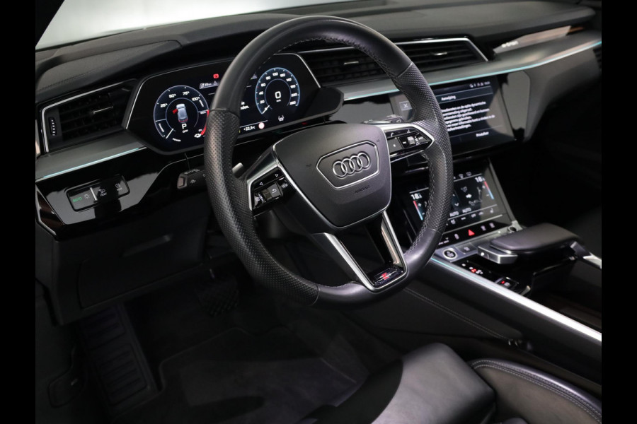 Audi e-tron 55 quattro S edition 95 kWh 408 pk | SOH 95,17% | Navigatie | Panoramadak | Parkeersensoren | Rondomzicht camera | B&O Soundsystem | Head-up display | Lederen bekleding | S-Line |