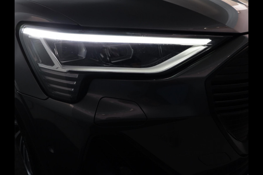 Audi e-tron 55 quattro S edition 95 kWh 408 pk | SOH 95,17% | Navigatie | Panoramadak | Parkeersensoren | Rondomzicht camera | B&O Soundsystem | Head-up display | Lederen bekleding | S-Line |