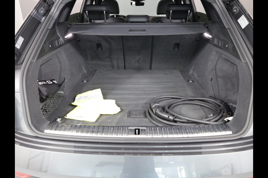 Audi e-tron 55 quattro S edition 95 kWh 408 pk | SOH 95,17% | Navigatie | Panoramadak | Parkeersensoren | Rondomzicht camera | B&O Soundsystem | Head-up display | Lederen bekleding | S-Line |