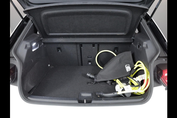 Volkswagen ID.3 Pro 59 kWh 204 pk | Navigatie | Warmtepomp | Parkeersensoren (Park assist) | Achteruitrijcamera | Matrix LED koplampen | Keyless |