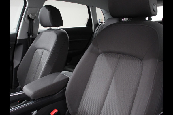 Audi e-tron e-tron 50 quattro Launch edition Navigatie Climate Control Parkeer Sensoren Lichtmetalen velgen
