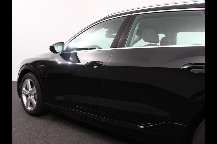 Audi e-tron e-tron 50 quattro Launch edition Navigatie Climate Control Parkeer Sensoren Lichtmetalen velgen