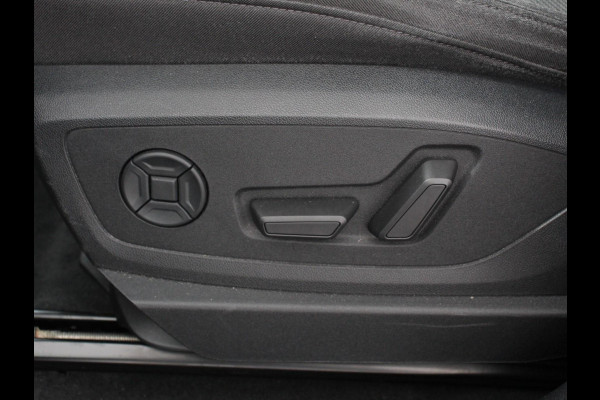 Audi e-tron e-tron 50 quattro Launch edition Navigatie Climate Control Parkeer Sensoren Lichtmetalen velgen
