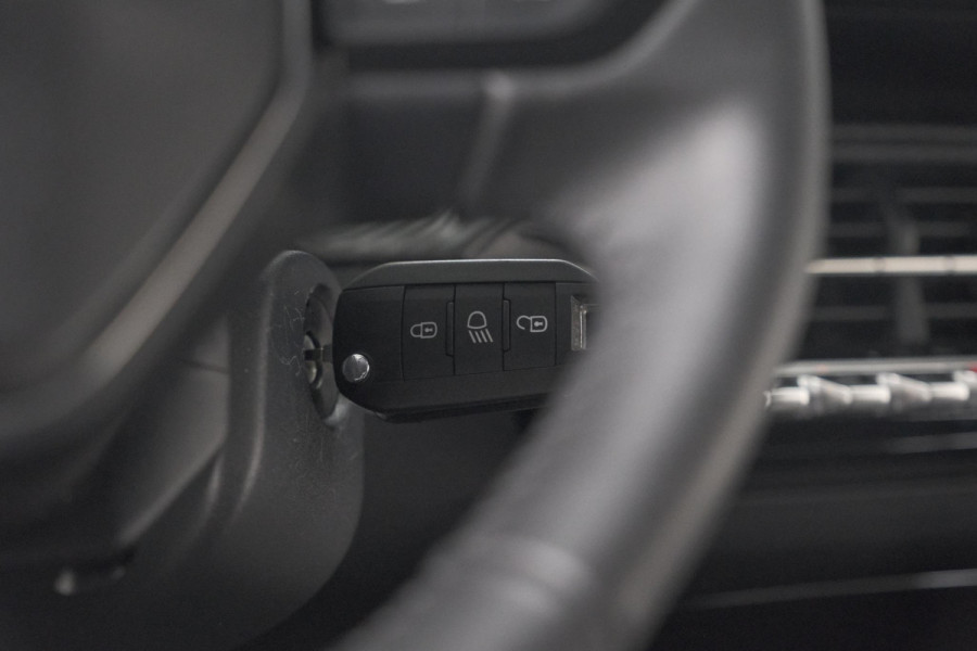 Peugeot 208 PureTech 100 Allure | Apple Carplay | Parkeersensoren | Climate Control