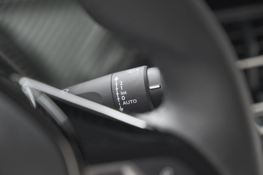Peugeot 208 PureTech 100 Allure | Apple Carplay | Parkeersensoren | Climate Control