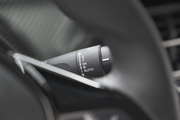 Peugeot 208 PureTech 100 Allure | Apple Carplay | Parkeersensoren | Climate Control