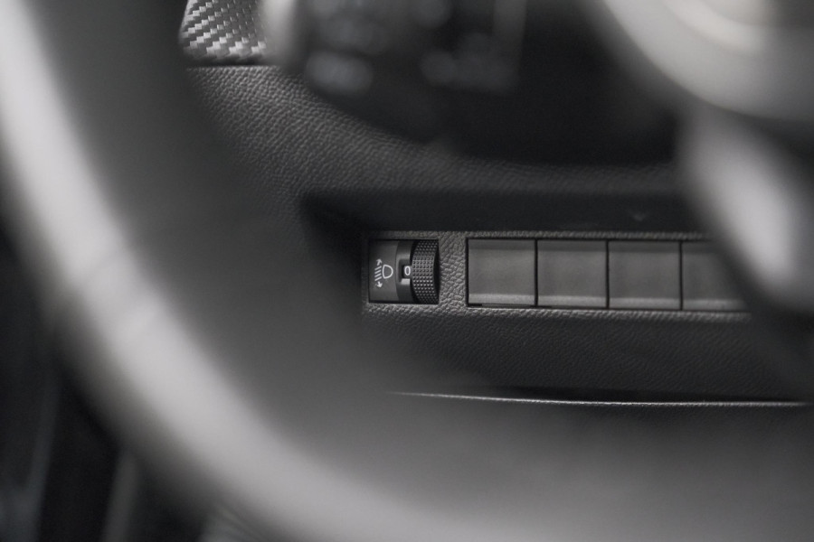 Peugeot 208 PureTech 100 Allure | Apple Carplay | Parkeersensoren | Climate Control