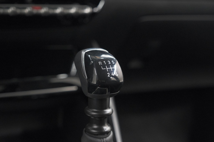 Peugeot 208 PureTech 100 Allure | Apple Carplay | Parkeersensoren | Climate Control