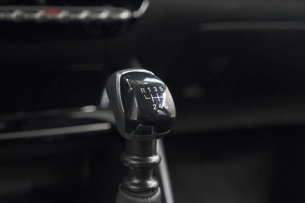 Peugeot 208 PureTech 100 Allure | Apple Carplay | Parkeersensoren | Climate Control