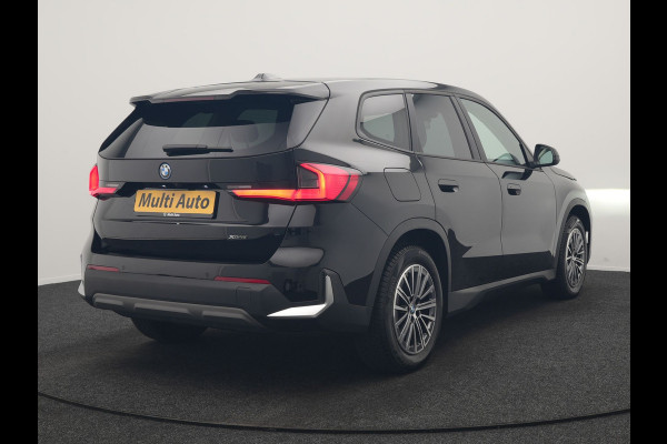 BMW iX1 xDrive30 67 kWh 313pk Dealer O.H. | Trekhaak Af Fabriek | Camera | Adaptief M Onderstel | Voorstoelen Verwarmd | Keyless | Sfeerverlichting | Apple Carplay | Adaptive LED | Cruise Control | Navigatie | DAB |